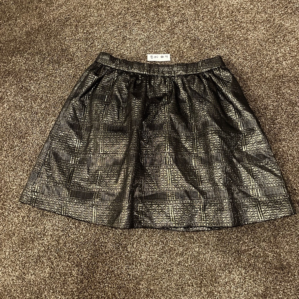 2/$20 Shimmery gold skirt. Size 0. Great condition
